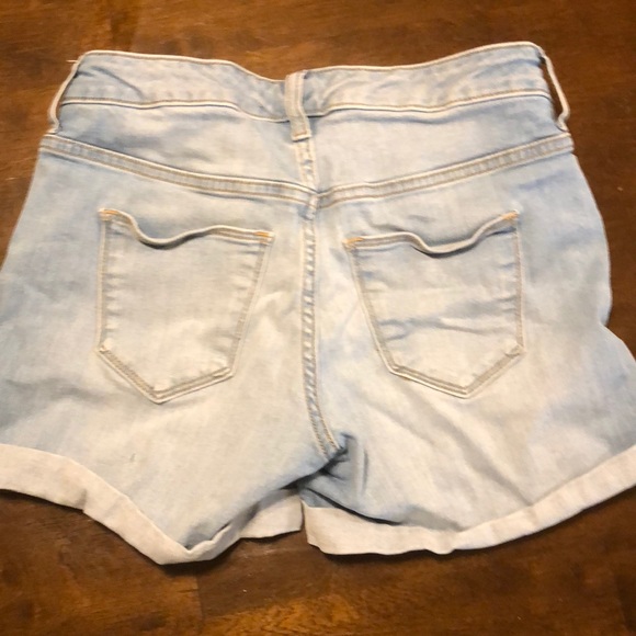 Universal Thread Mid Rise Shorts - Picture 2 of 2